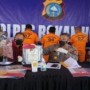 Ket : Tiga pelaku OTT saat press release di Mapolres Rohul (foto/istimewa)