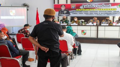Ket : Kapolresta Pekanbaru lanjutkan Silaturahminya di Kecamatan Senapelan Kota Pekanbaru Wilayah Hukum Polsek Senapelan (foto/istimewa).