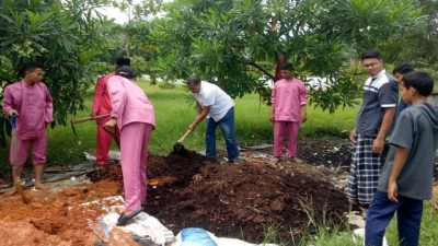 Sempena HSN, Ketua Komisi I DPRD Bengkalis Serahkan Bantuan Bibit Porang di Panti Alfajar