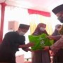 Kapolda Riau serahkan Bansos secara simbolis kepada perwakilan Santri dan Santriwati (foto/istimewa)