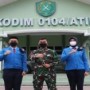 Ket : Dua orang siswa SMA Taruna Nusantara asal langsa menghadap bapak Dandim 0104 dalam rangka melaksanakan tugas mandiri siswa (foto/istimewa)