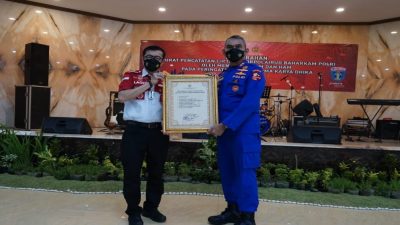 Yasonna Serahkan Sembilan Kekayaan Intelektual ke Korpolairud Polri