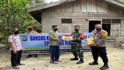 Kampus Polri Peduli, SPN Polda Riau Gelar Vaksinasi dan Berikan Sembako Kepada Masyarakat di Kampar