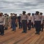 Ket : AKBP Hendra Gunawan Pimpin Upacara Sumpah Pemuda yang ke 93 di Pantai Wisata Raja Kecik (foto/Istimewa)