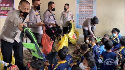 Dapat Tas Baru Dari Alumni SIP ke-50 Resimen Wira Satya Adhipradana Polda Riau, Dijjah Kegirangan