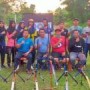 Keterangan : Ketua KONI Kabupaten Bengkalis Darma Firdaus dan 3 pengurus foto bersama coach dan atlet Pengcab Perpani Bengkalis, Kamis (14/10/2021) petang.(foto/istimewa)