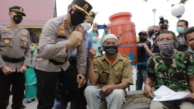 Kunker Ke Siak, Kapolda Riau Lakukan Peninjauan Pelaksanaan Vaksinasi Covid-19 Bagi Lansia dan Pelajar