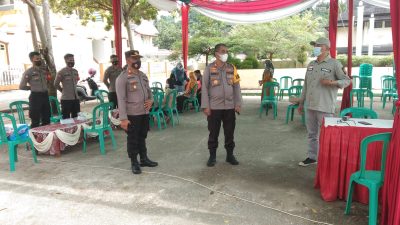 Kapolres Merangin Tinjau Vaksinasi Massal Ditaman Depan Masjid Al Istiqomah