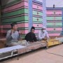 Kapolres sedang duduk bersama pimpinan pondok pesantren Al Baqis (Foto : istimewa)