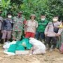 Ket foto : Babinkamtibmas, Babinsa foto bersama dengan Suku anak dalam mekekal Desa Mekar Jaya Kecamatan Tabir Selatan, Sabtu (6/11/21).