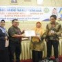 Ket : Sebagai narasumber dalam Forum diskusi para Pengajar MTsN 1 Pekanbaru Drs.Wahyudi El Panggabean, M.H., bersama Asmanidar, S.H.,spesialisasi Hukum Pers (foto/istimewa).