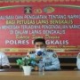 Ket : Kalapas Bengkalis (tengah), Kasat Narkoba Polres Bengkalis (kanan) dan KPLP lapas Bengkalis (kiri)