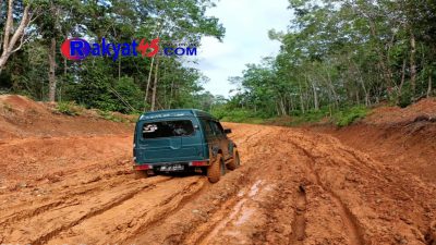 Kapankah Jalan Ini Diperbaiki, Masyarakat Keluhkan Jalan Yang Rusak Parah Di kecamatan Tabir Ilir