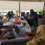 Teks foto : Terlihat antusias Warga Ikuti Vaksinasi Serentak di wilayah hukum Polresta Pekanbaru.