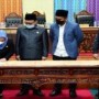 Teks foto : Penandatanganan persetujuan Ranperda APBD Tahun 2022.