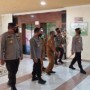 Ket foto : Irjen Pol Agung Setya Imam Effendi didampingi Wakapolda Riau sambangi RSUD Mandau Kabupaten Bengkalis (Istimewa)