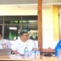 Teks foto : Ketua KNPI Kabupaten Bengkalis Iwan Sakai berbincang hangat dengan Manager Kilang Pertamina Internasional Sungai Pakning Antoni