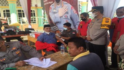 Percepatan Vaksinasi Terhadap Masyarakat Kapolres Merangin Pantau Vaksinasi Massal di Beberapa Titik