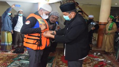 Meski di Guyur Hujan Tidak Menyurut Puluhan Jama’ah Ikut Sholawat Beghanyut Bele Kampong Tahun 2021