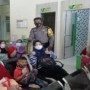 Teks foto : terlihat Emak-emak menunggu giliran di Vaksinasi Gembira yang diadakan serentak oleh Polresta Pekanbaru (Istimewa).