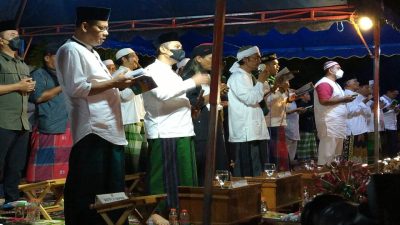 Masyarakat Banjiri Halaman Kantor Camat Bantan, Mengikuti Sholawat dan Tausiah