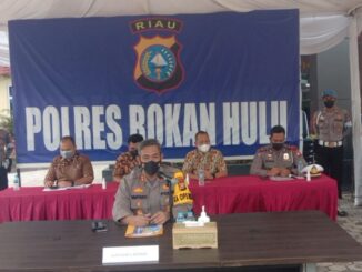 Teks foto : AKBP Eko Wimpiyanto Hardjito SIK pimpin gelar press release Polres Rokan Hulu