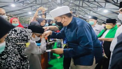 Doa Besama di RA Kopi Aren Palas Rumbai, Kapolda Riau Serahkan Santunan Kepada Anak Yatim Secara Simbolis