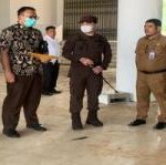 Teks foto : Kajari Kuansing Hadiman, SH.,MH didampingi Kasi Datun Billie C Sitompul,SH.,MH dan Kasi Intelijen Rinaldy Ardiansyah,SH.,MH (Istimewa).
