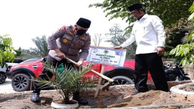 Silaturahmi Bersama Pengurus Wilayah NU Riau, Irjen Iqbal Tanam Kurma dan Salurkan Bantuan