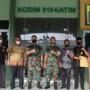 Teks foto : Sesi foto bersama Dandim 0104/Aceh Timur Letkol Czi Hasanul Arifin Siregar, S.Sos, M.Tr, usai menerima piagam (Istimewa).