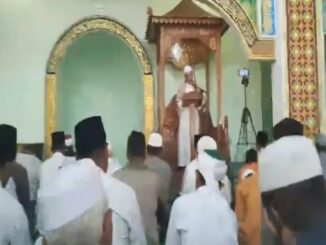 Teks foto : Ketua MUI Kabupaten Bengkalis, Buya H Amrizal,MAg saat menyampaikan khutbah Jum'atnya di Masjid Agung Istiqomah, Bengkalis Jum'at (14/01/2022) tadi.