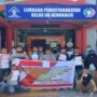 Teks foto : Kalapas Edi Mulyono foto bersama 15 orang WBP cuti menjelang bebas (Istimewa).