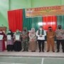 Teks foto : Bupati Pelalawan H. Zukri bersama Warga dan Imam (Istimewa).