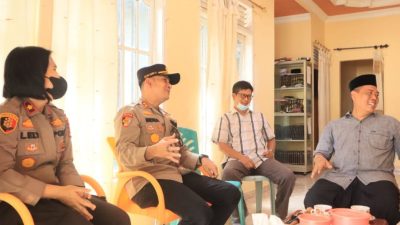 AKBP Indra Wijatmiko Didampingi Waka Polres Silaturahim ke Rumah Ketua MUI Kabupaten Bengkalis
