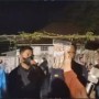 Teks foto : Wakil Bupati Bagus Santoso memegang makanan produksi BUMDes Desa Kuala Alam saat singgah di stand berbincang-bincang bersama Direktur BUMDes, Zulkifli, Sabtu (22/01/2022) malam.