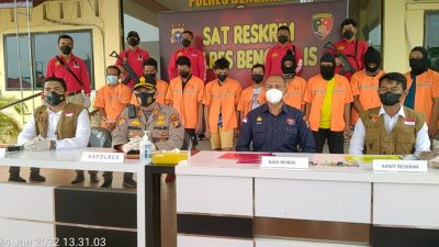 Usai Tinjau Vaksinasi Massal Desa Bantan Tua, Kapolres Bengkalis Gelar Press Release TP Perdagangan Orang
