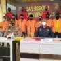 Teks foto : Kapolres AKBP Indra Wijatmiko, S.I.K didampingi Kasat Reskrim Polres Bengkalis, AKP Meki Wahyudi, SH sarta Kasi Humas Polres, AKP Edwi Sunardi dan Kanit Reskrim Polres Bengkalis gelar pers release seluruhnya ada 5 kasus yang pertama adalah yang di bahas TP perdagangan orang atau imigran(foto/Indra).