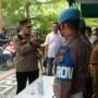 Teks foto : Kapolres Bengkalis AKBP Indra Wijatmiko, S.I.K beri pengarahan kepada Personil Polres Bengkalis di Vaksin center kompak (foto/Indra).