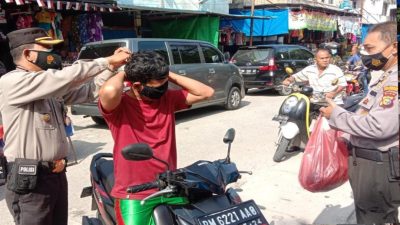 Sat Binmas Polresta Pekanbaru Lakukan Himbauan Protokol Kesehatan dan Bagi Masker