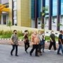Teks foto : Rombongan Aktivis Larshen Yunus hadir memenuhi undangan Dit RESKRIMSUS Polda Riau (Istimewa).