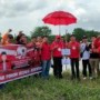 Teks foto : H Zukri bersama Safrizal SE, Beserta tim adakan kegiatan penanaman pohon di sepanjang bantaran sungai Kerinci (Foto/Soni).