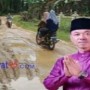 Teks foto : Bupati Rokan Hilir Afrizal Sintong dan kondis jalan rusak butuh perbaikan (Istimewa).