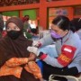 Teks foto : Terlihat petugas Medis lagi vaksin pelajaran (Istimewa).