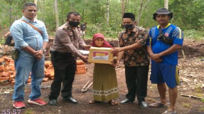Peduli Sesama, Polres Bengkalis bersama AJOI Bengkalis Sambangi Nenek 61 Tahun di Desa Muntai