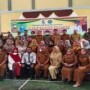 Teks foto : Sesi foto bersama