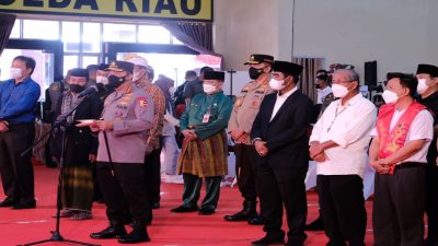 Kapolri Saat Tinjau Vaksin Massal : Dengan Bekerjasama, Kita Dapat Menghadapi Covid-19