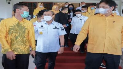 Sambut Kedatangan Menko Perekonomian, Bupati Rohil Afrizal Sintong Terima Acungan Jempol dari Airlangga Hartarto