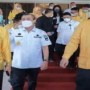 Teks foto : Bupati Rohil Afrizal Sintong dan Gubri baju putih sambutan kedatangan Menko Perekonomian Dr. (H.C.) Ir. Airlangga Hartarto, M.B.A., M.M.T (Istimewa).