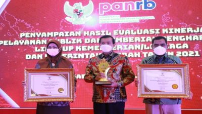 Berikan Pelayanan Publik Prima, Wali Kota Pekanbaru Raih Piala Adicita Sewaka Pertiwi dari Kemenpan-RB