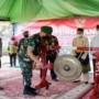 Teks foto : Pemukulan Gong oleh Dandim 0303/Bengkalis Letkol Inf Endik Yunia Hermanto, Kampung Pancasila di Kelurahan Bengkalis kota sudah diresmikan (Istimewa).